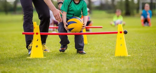 足协发布新规定 严禁职业俱乐部进行＂跨省转让＂