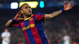 单核逼出最强梅西!极致2秒操作 697球反超C罗创纪录